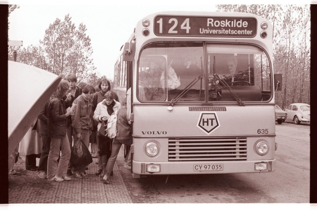 Bus 124 som var eneste forbindelse til/fra Roskilde da jeg gik der. Foto fra 1981
