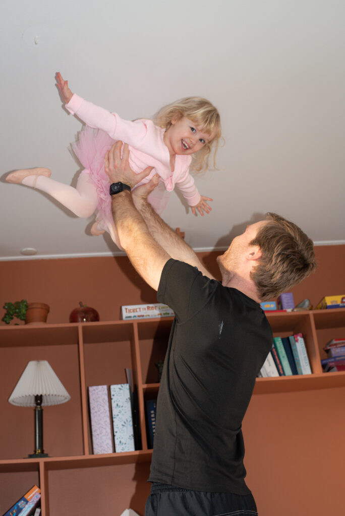 Foto: Mark Viuf Stender danser med datteren Mejse