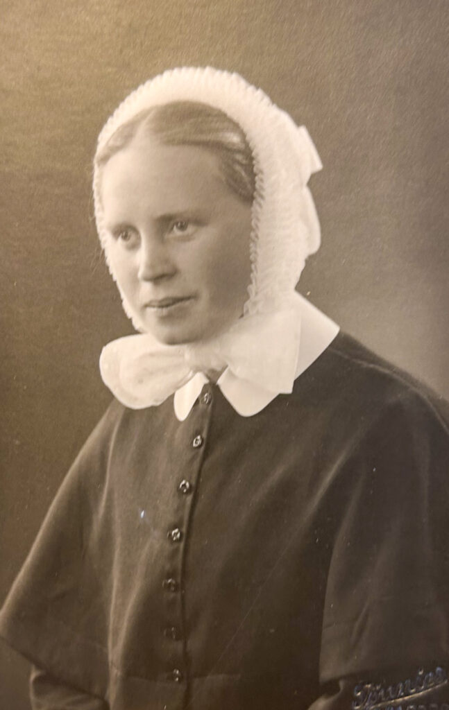 Elinor Magdalene Lindemann Stender. Hun er Frode Stenders storesøster. Født i Svendborg 1903