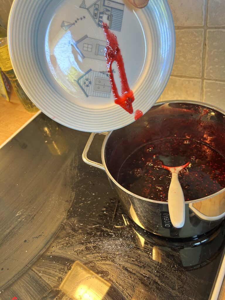Her er nok stivelse i brombærmarmeladen