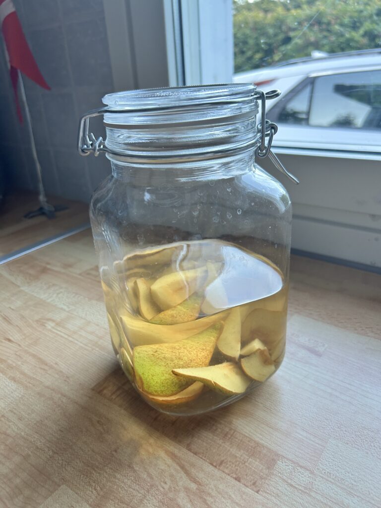 Pærelikør på vej