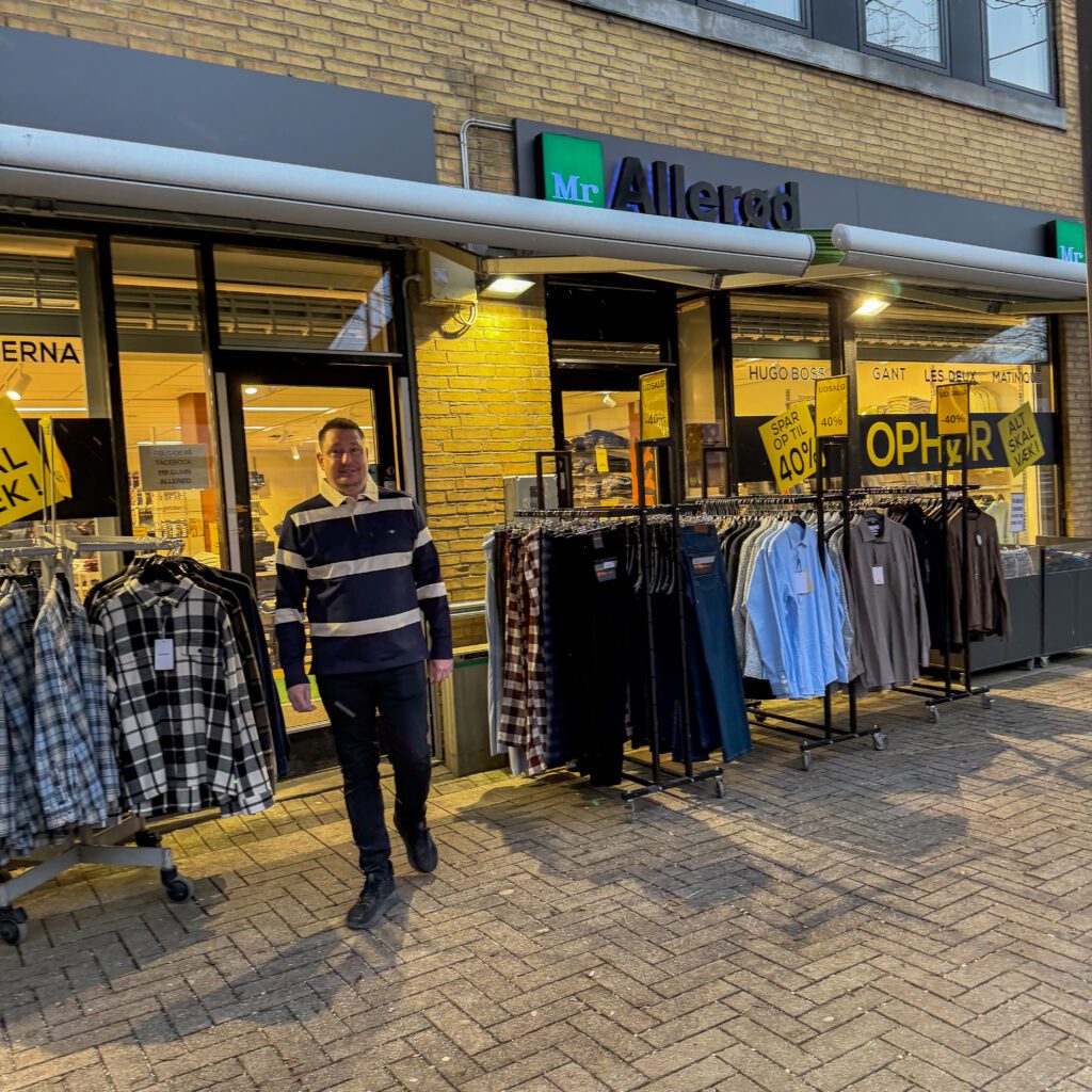Mr Allerød tøjbutik, der lukker for at flytte til Farum.