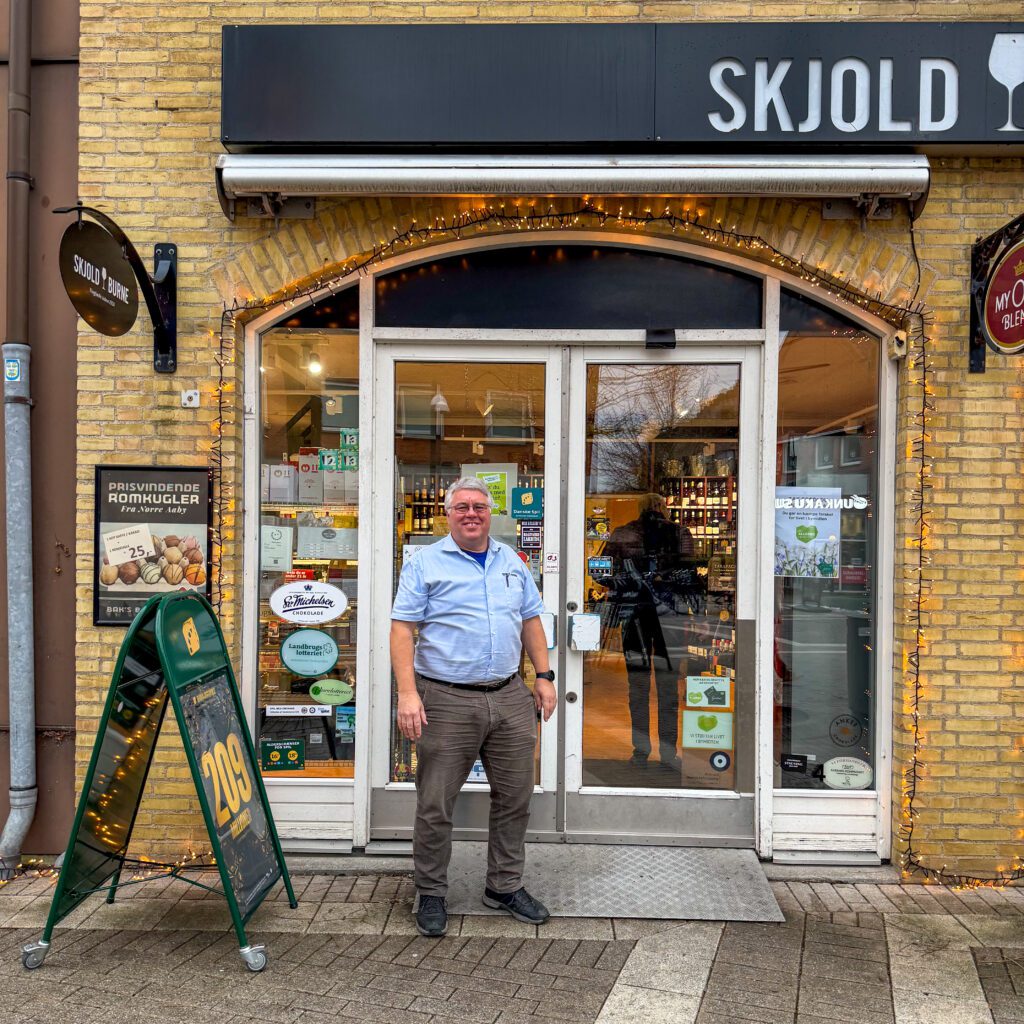 Skjold Burne i Midtbyen i Lillerød sælger vin, tobak, chokolade mc