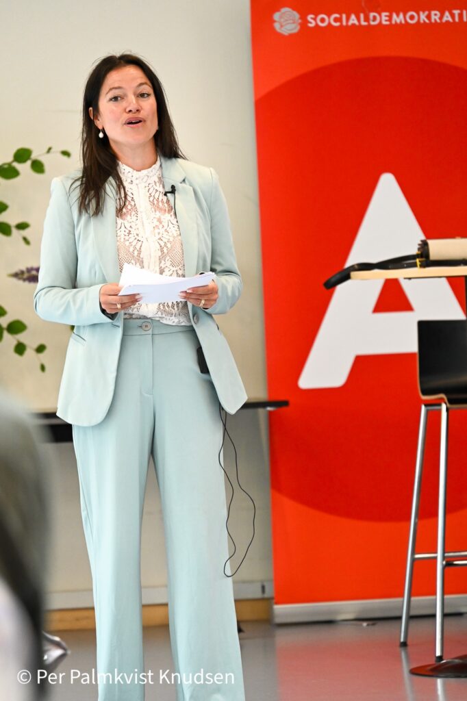 Borgmester i Allerød Clara Rao (V) holdt grundlovstale hos Scialdemokratiet, hvor Miki Dam Miki Dam Jensen (A) var vært. Foto: BLV/Per Palmkvist Knudsen