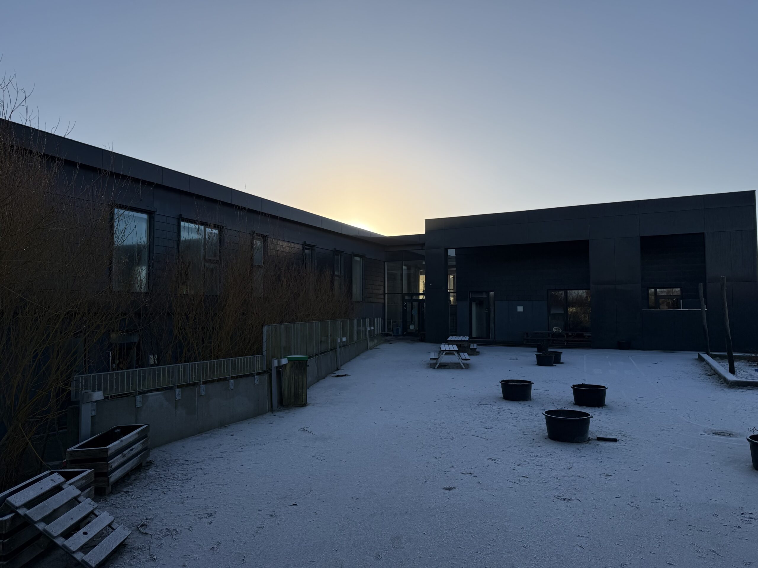 Nærhed skabes ikke med flere ledelseslag